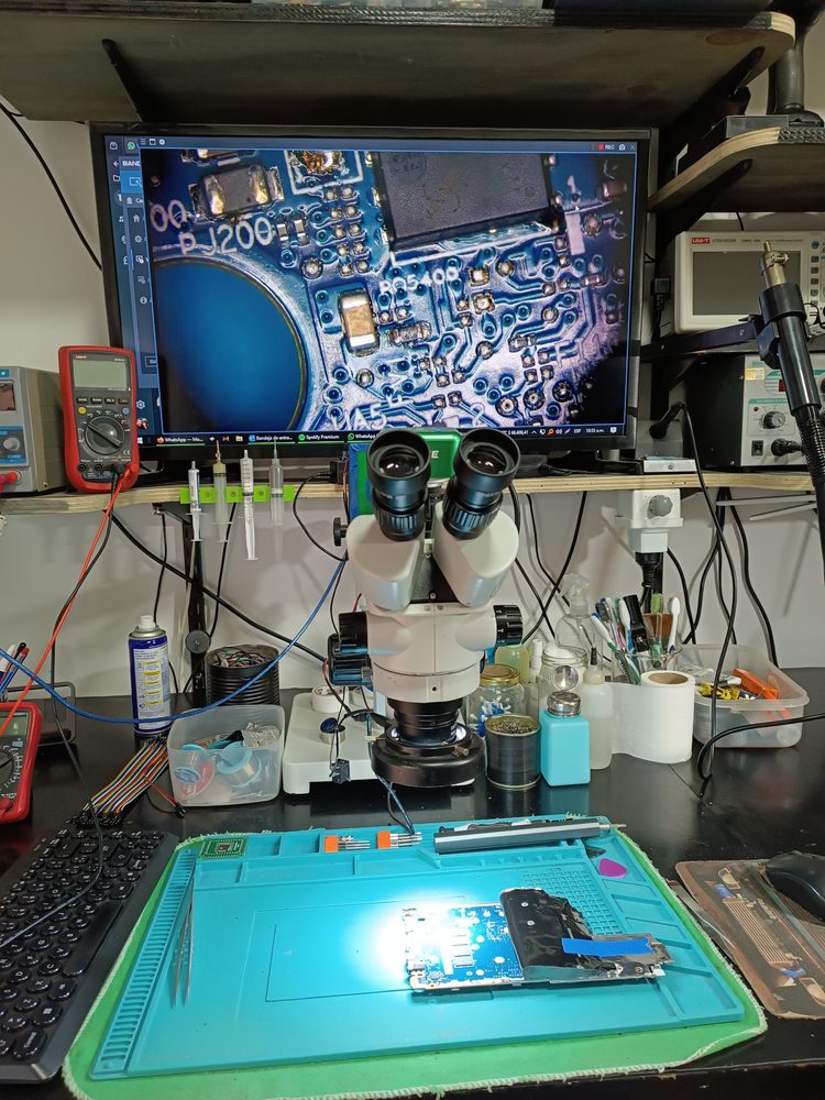 Placa electrónica bajo diagnóstico